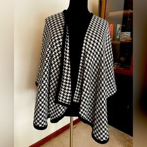 Chic houndstooth wrap